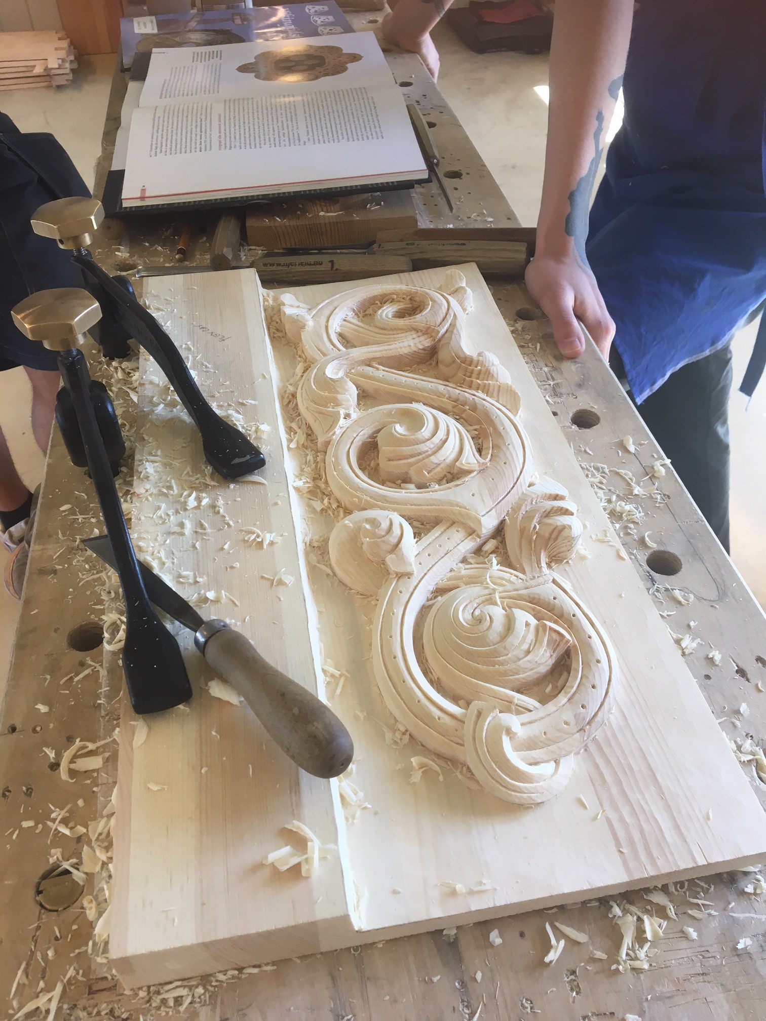 Kurs i å skjære i dragestil, foto Hjerleid