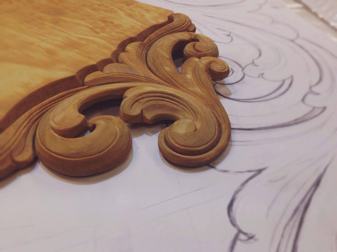 Treskjærerkurs i tagne og skjære akantusbarokk, foto Hjerleid